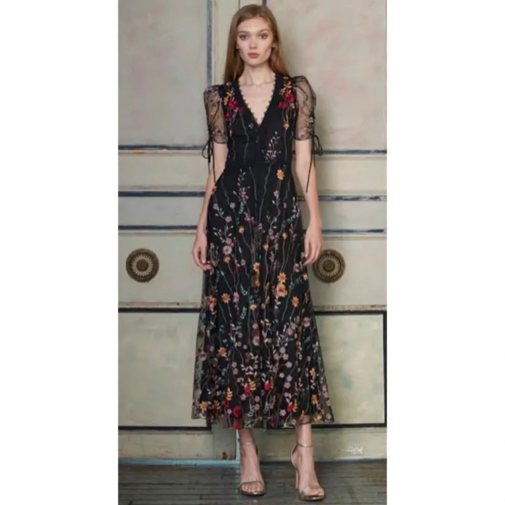 ML Monique Lhuillier Black Floral Embroidered Dress Size 2 US $695